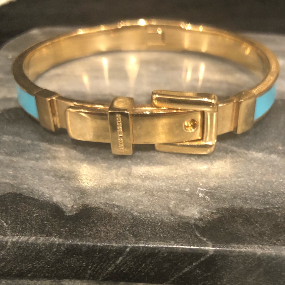 Bangle bracelet
